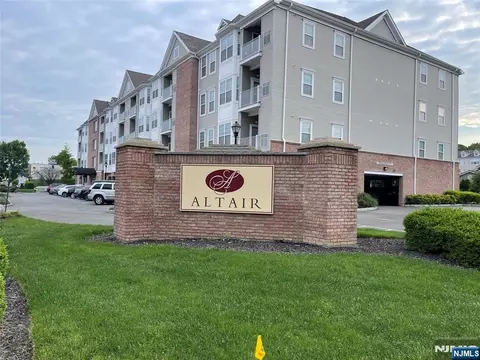 132 Cory Ln #132, Elmwood Park, NJ 07407