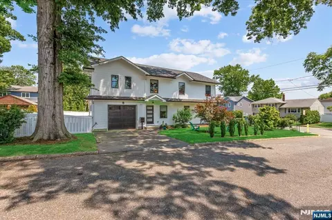 21 Briarcliffe Rd, Bergenfield, NJ 07621