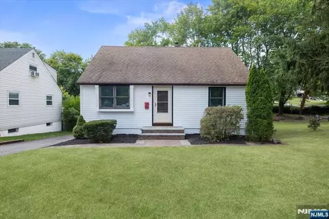 499 Goffle Rd, Wyckoff, NJ 07481