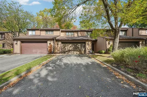 29 Ponds Cir #15, Wayne, NJ 07470
