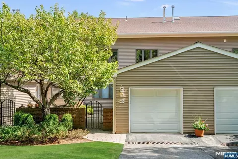 49 Litchult Ln, Mahwah, NJ 07430