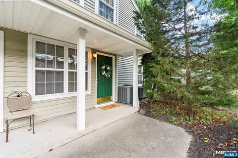 1248 Garrison Ct, Mahwah, NJ 07430
