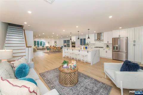 409 Washington St, Carlstadt, NJ 07072