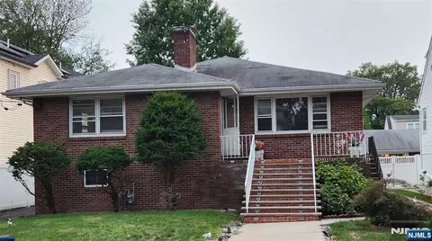 744 Clark Ave, Ridgefield, NJ 07657