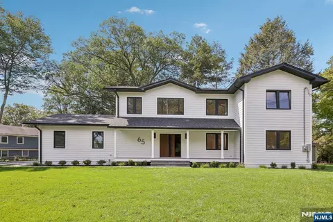 65 New St, Allendale, NJ 07401