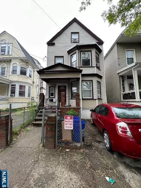 323 7th St, Newark, NJ 07107
