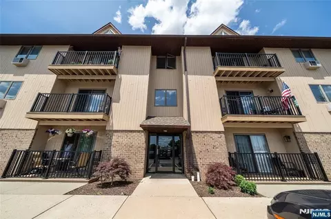 651 Riverside Ave #B17, Lyndhurst, NJ 07071