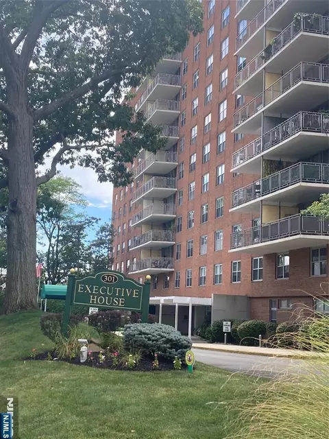 301 Beech St #10I, Hackensack, NJ 07601