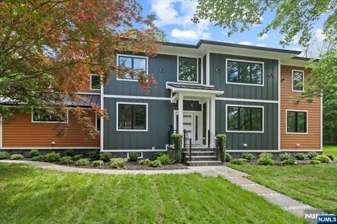45 Riverview Ter, Mahwah, NJ 07430