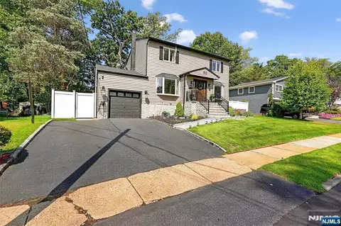 50 Golf View Dr, Dumont, NJ 07628