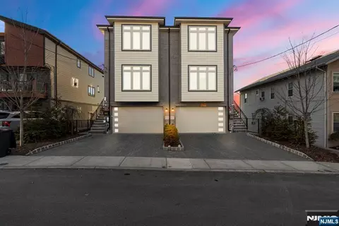 805 Fairview Ln, Fort Lee, NJ 07024