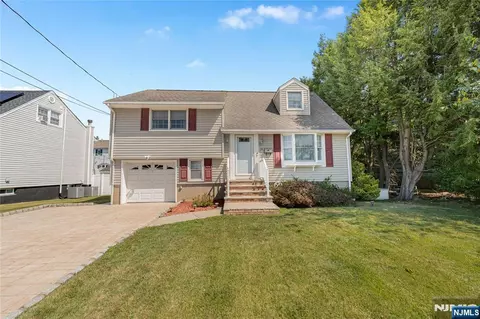 50 Crescent St, Rochelle Park, NJ 07662