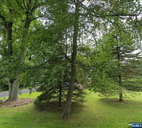 190 Park Ln, Wayne, NJ 07470