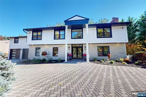 16 Columbine Rd, Paramus, NJ 07652 photo 1