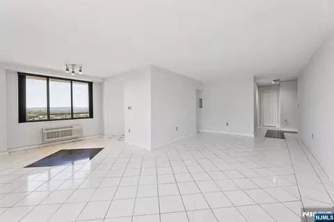 Living - 151 Prospect Ave #18A, Hackensack, NJ 07601 photo 2 of 3