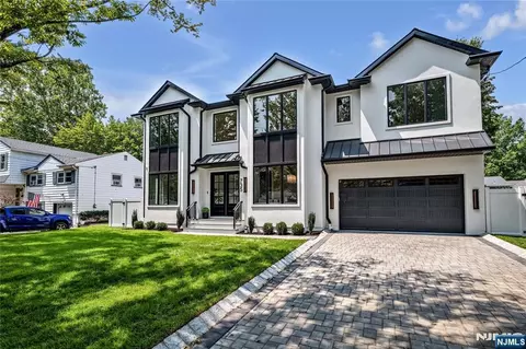 735 Bush Pl, Paramus, NJ 07652 photo 1