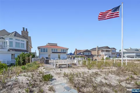 150 Sunset Ln, Mantoloking, NJ 08738