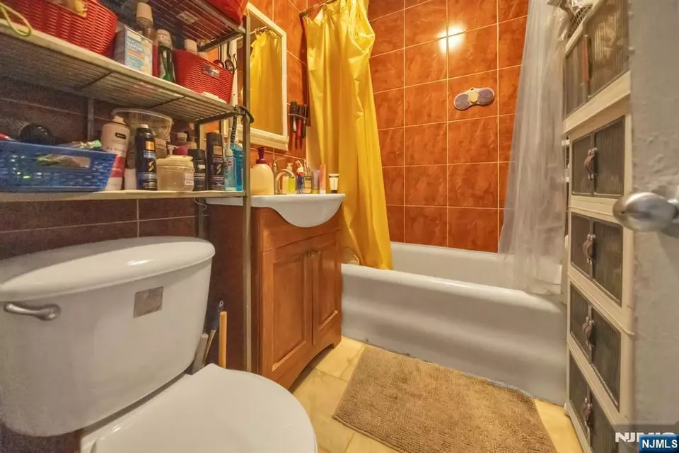 Bath - 688 Passaic Ave, Nutley, NJ 07110 photo 3 of 3