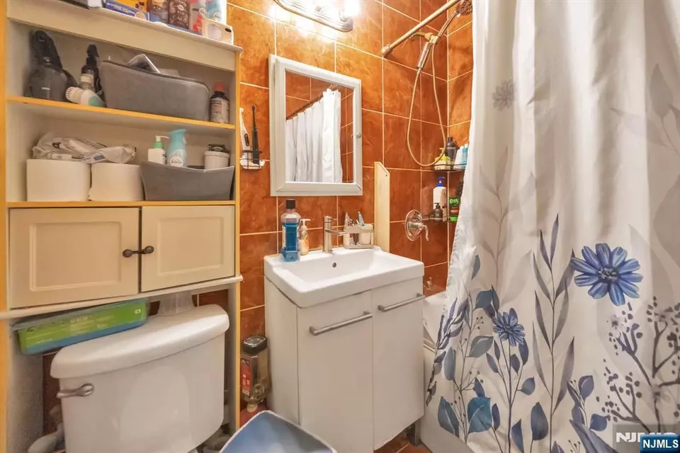 Bath - 688 Passaic Ave, Nutley, NJ 07110 photo 1 of 3