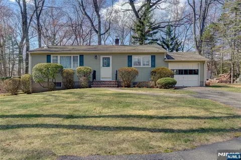 160 Jerome Ave, Paramus, NJ 07652 photo 1