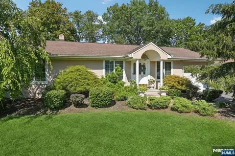 153 Arundel Rd, Paramus, NJ 07652 photo 1