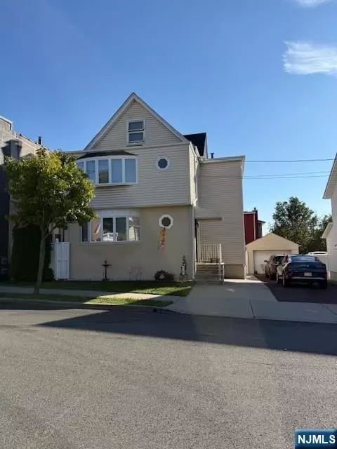592 Central Ave, Carlstadt, NJ 07072