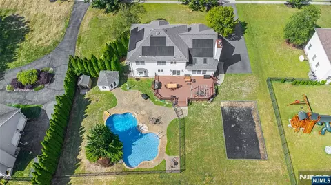 7 Eagle Dr, Towaco, NJ 07082