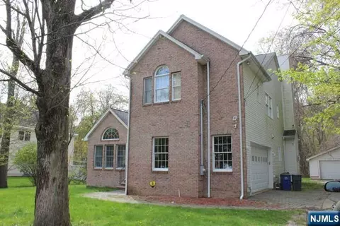 62 E Crescent Ave, Mahwah, NJ 07430