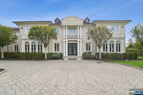 144 Truman Dr, Cresskill, NJ 07626