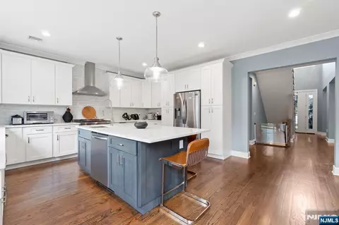 86 Levitt Ave, Bergenfield, NJ 07621