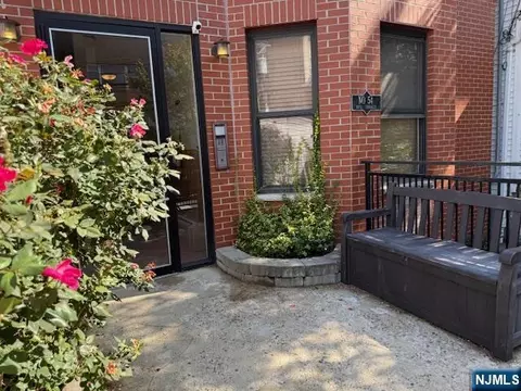 54 47th St #3, Weehawken, NJ 07086