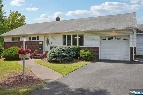 207 Hillcrest Dr, Paramus, NJ 07652 photo 1