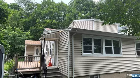 69 Riverside, Oakland, NJ 07436