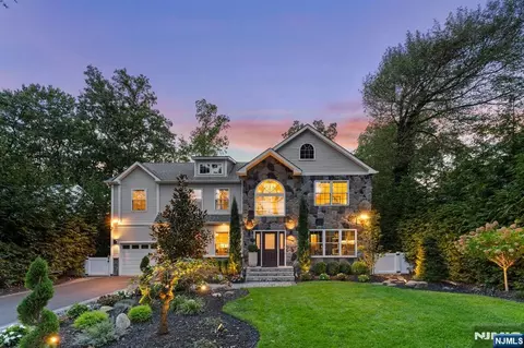 190 Norman Dr, Ramsey, NJ 07446