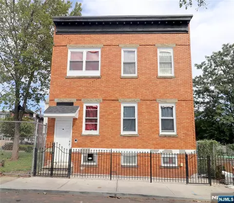 24 Parkhurst St, Newark, NJ 07114