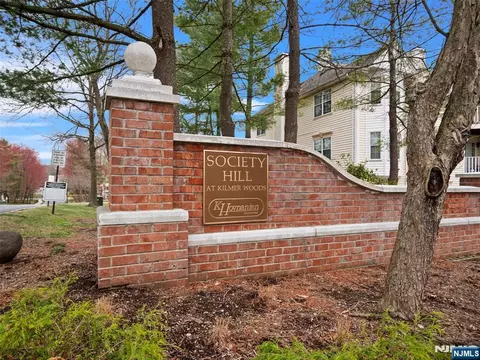 224 Larch Ln, Mahwah, NJ 07430