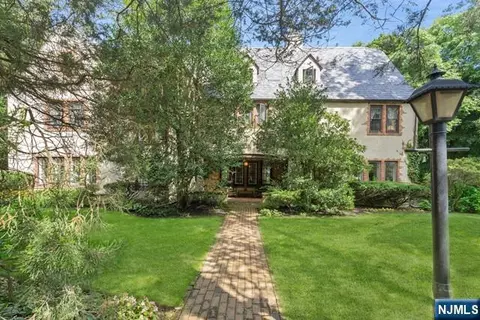 280 Navesink Ave, Highlands, NJ 07732 17 Photos Movoto