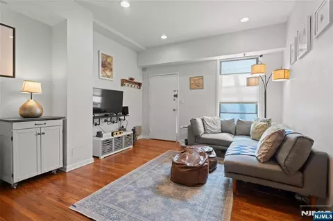 187 Wayne St #411C, Jersey City, NJ 07302