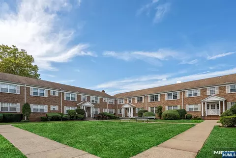 1371 Van Houten Ave #4, Clifton, NJ 07013