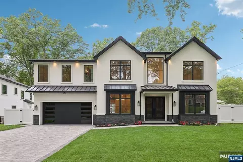 92 Benton Rd, Paramus, NJ 07652 photo 1