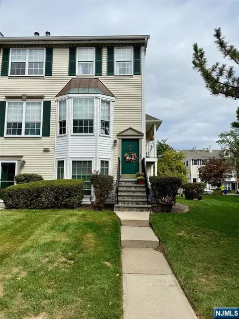 686 Plum Ter, Mahwah, NJ 07430