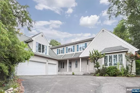 860 Pascack Rd, Paramus, NJ 07652 photo 1