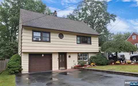 34 Redwood Ave, Wayne, NJ 07470