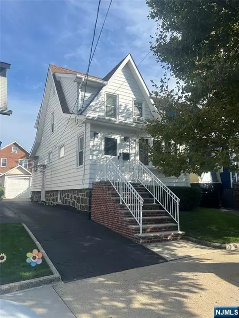 580 Oregon Ave, Cliffside Park, NJ 07010