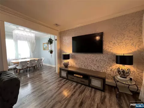 21 Pershing St, Garfield, NJ 07026