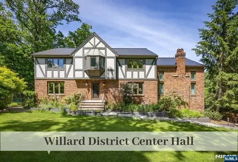 24 Red Rock Ct, Ridgewood, NJ 07450