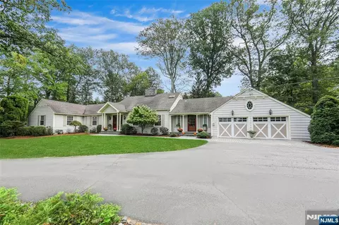269 Edgewood Rd, Franklin Lakes, NJ 07417
