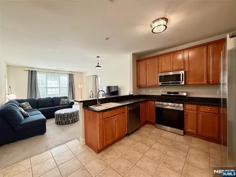 1305 Wharton Ct, Riverdale, NJ 07457