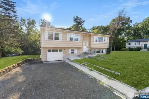 20 Lewis Pl, Westwood, NJ 07675