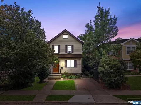 298 3rd St, Hackensack, NJ 07601